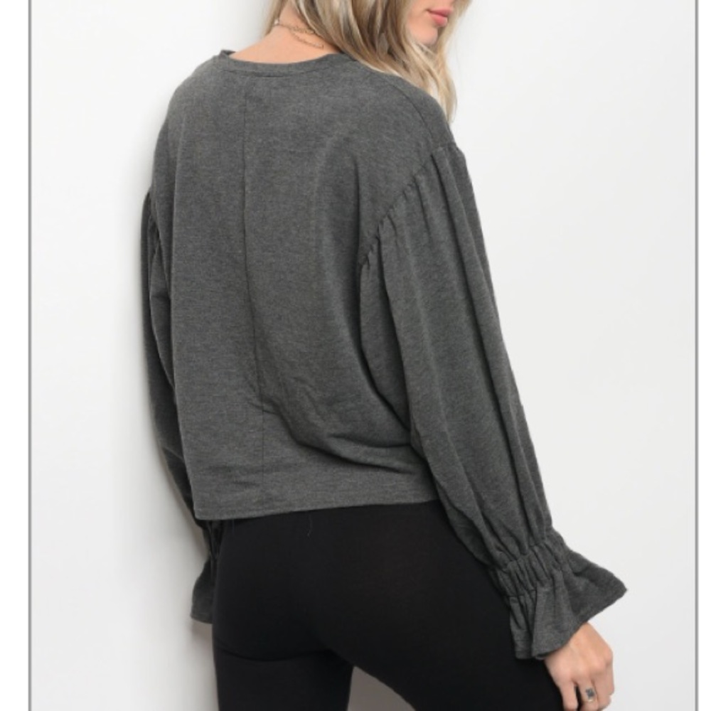 Gray top w/crew neckline and ruffled cuffs, New! - Picture 3 of 5